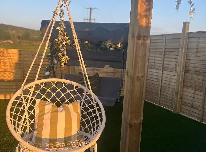 The Garden Pod With Private Hot Tub