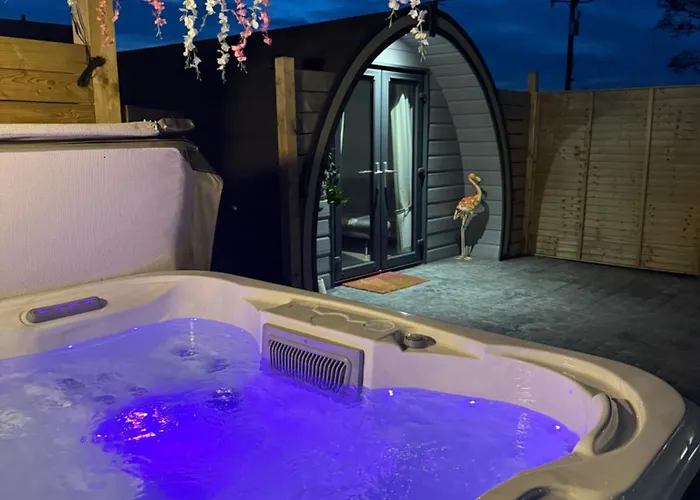 The Garden Pod With Private Hot Tub