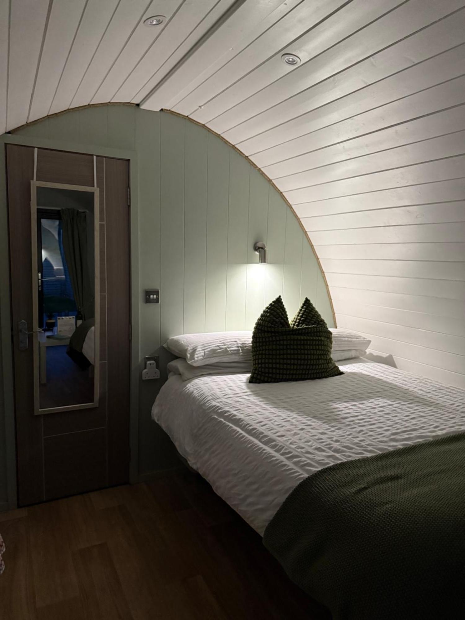 The Garden Pod With Private Hot Tub Chalet *